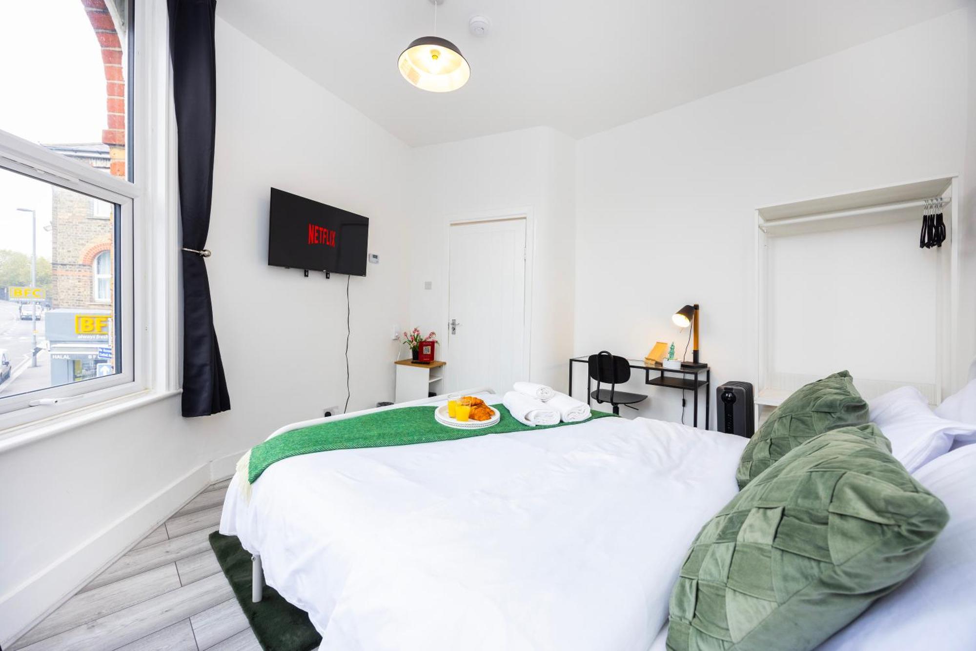 Quick Access To City, Self Check-in! Londen